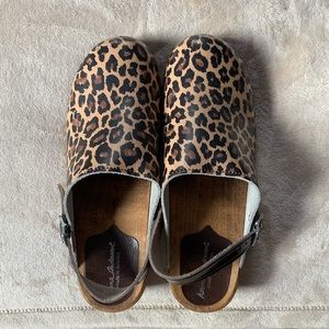 hanna anderson cheetah clogs
